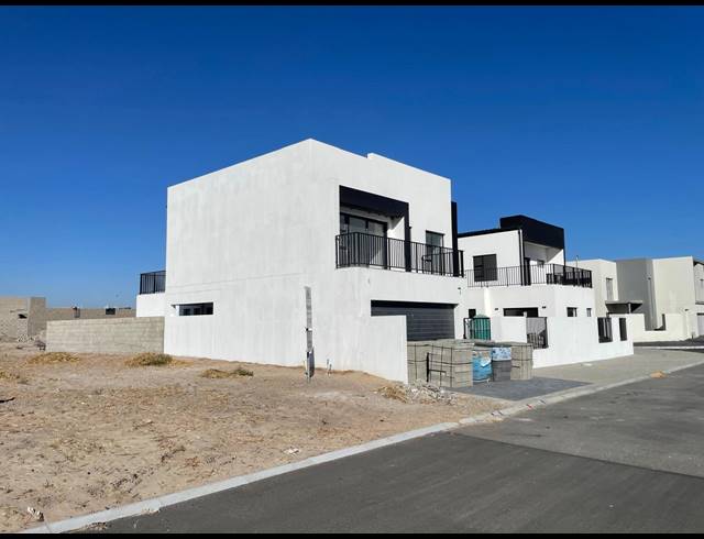 4 BEDROOM FREESTANDING FOR SALE IN SANDOWN
